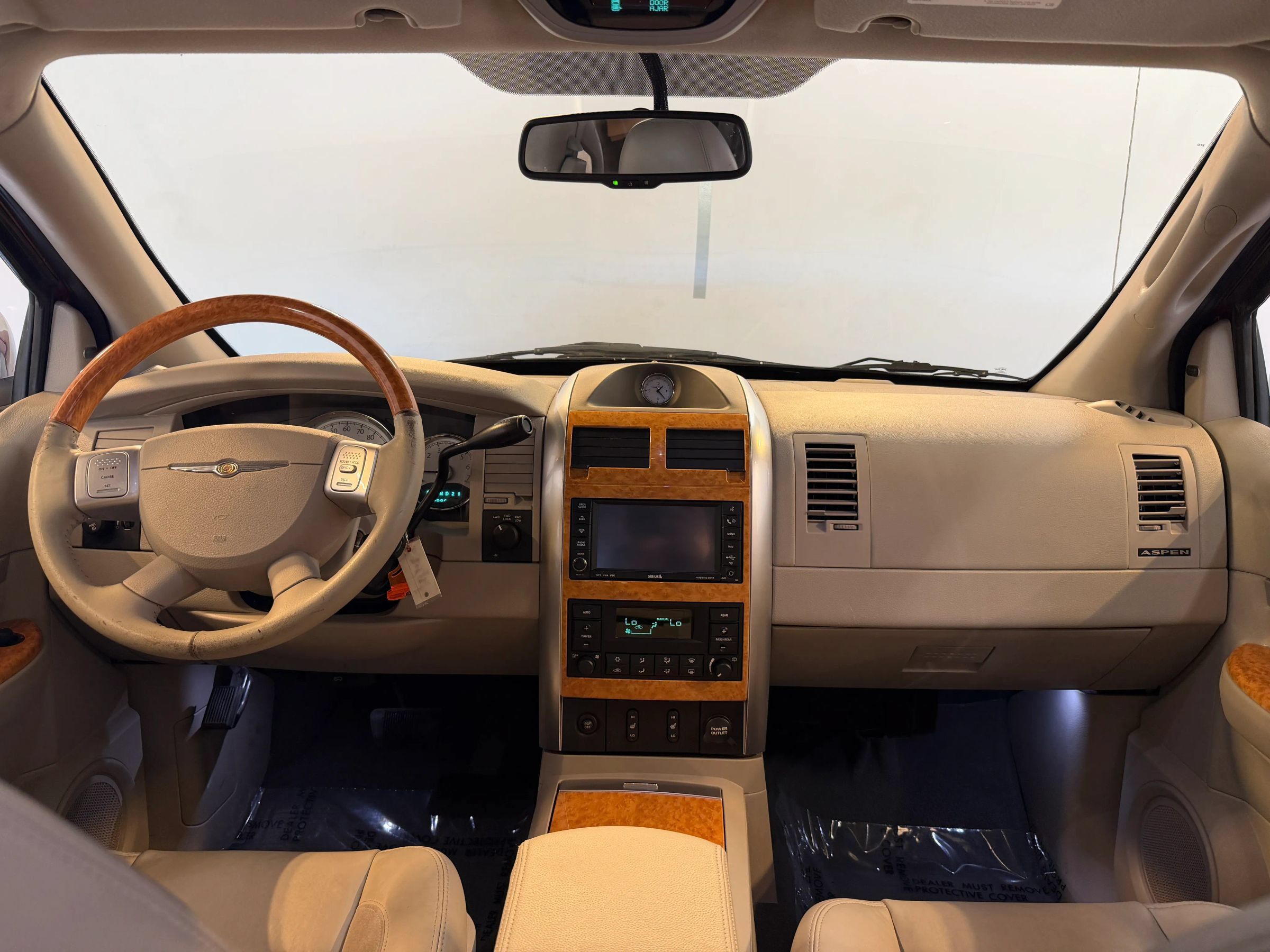 Used 2008 Chrysler Aspen Limited AWD/4WD image 16