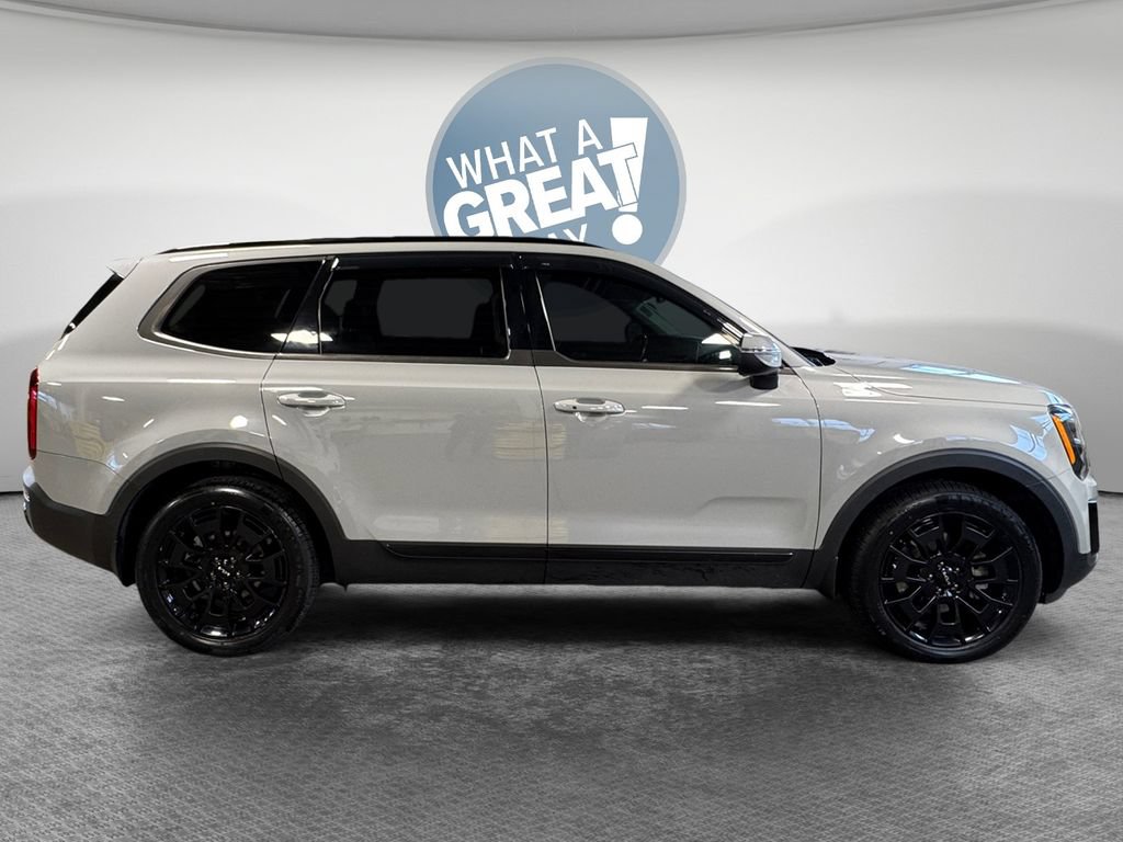 Used 2022 Kia Telluride EX w/ EX Premium Package AWD/4WD image 2