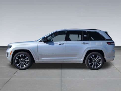 Used 2024 Jeep Grand Cherokee Overland w/ Luxury Tech Group IV image 3