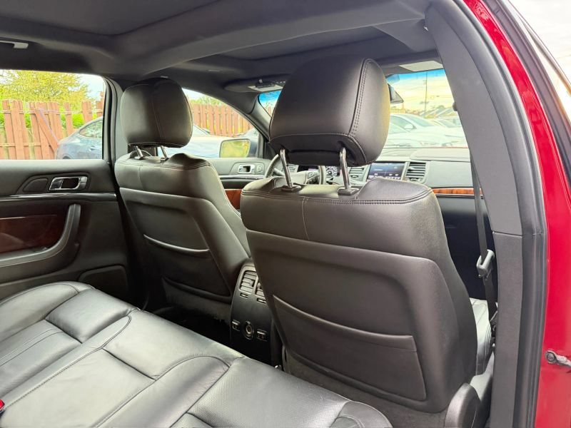 Used 2013 Lincoln MKS AWD image 28