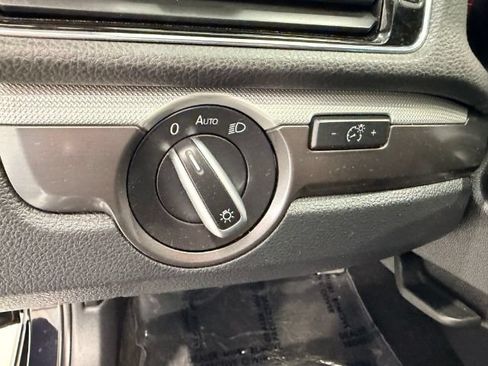 Used 2017 Volkswagen Passat 1.8T R-Line FWD image 17
