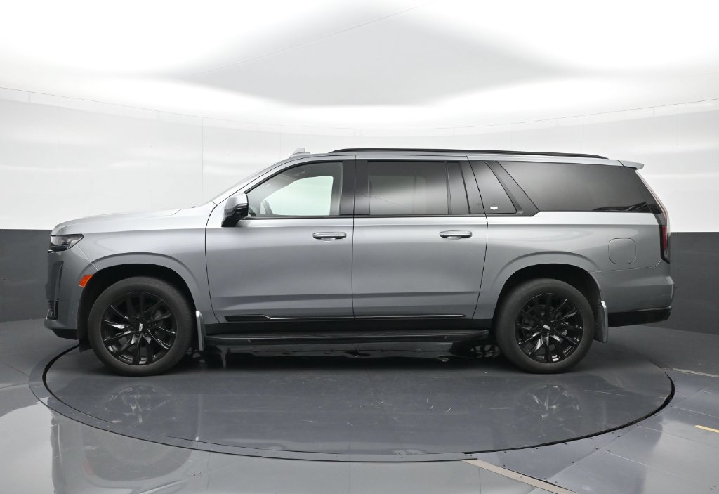 Used 2023 Cadillac Escalade ESV Sport w/ LPO, ONYX Package AWD/4WD image 3