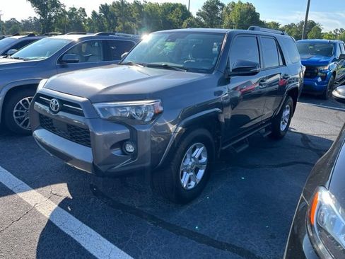 Used 2022 Toyota 4Runner SR5 Premium w/ Moonroof Package RWD image 4
