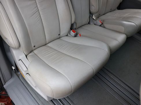 Used 2012 Toyota Sienna XLE image 18