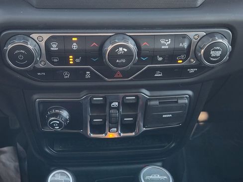 Used 2021 Jeep Gladiator Willys image 17