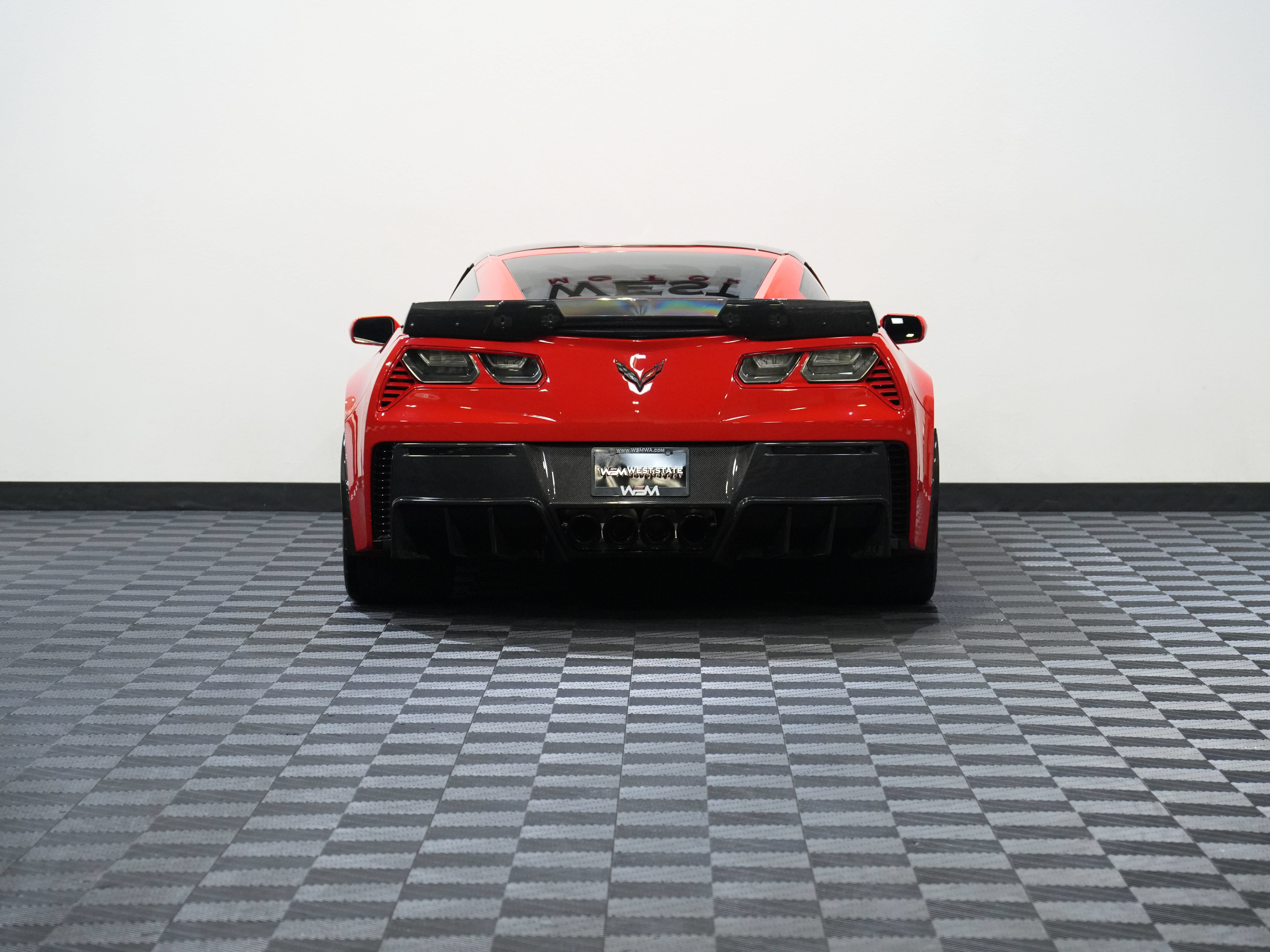 Used 2015 Chevrolet Corvette Z06 w/ 3LZ Preferred Equipment Group RWD image 7