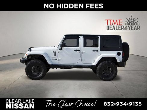 Used 2018 Jeep Wrangler Unlimited Sahara w/ Connectivity Group AWD/4WD image 4