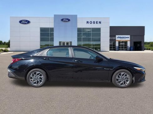 Used 2024 Hyundai Elantra SEL FWD image 2