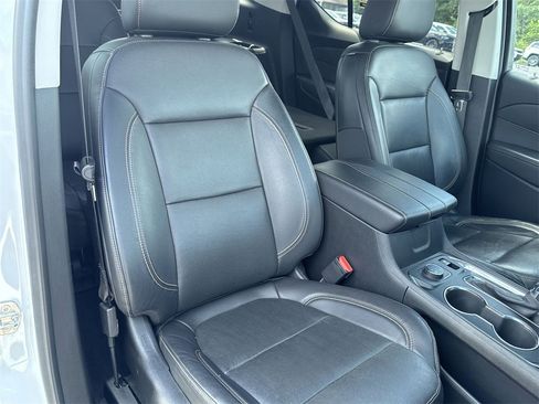 Used 2021 Chevrolet Traverse Premier image 32