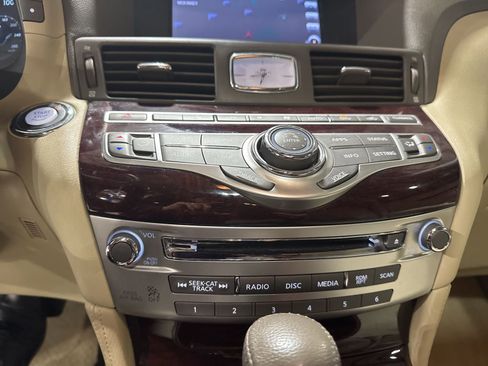 Used 2018 INFINITI Q70 L 3.7 image 18