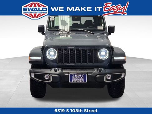 New 2025 Jeep Gladiator Sport image 17