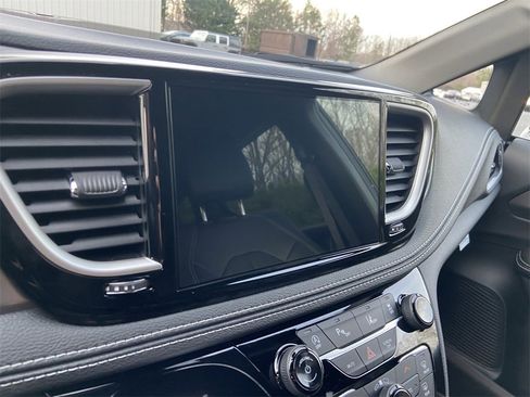 New 2026 Chrysler Pacifica Select image 18