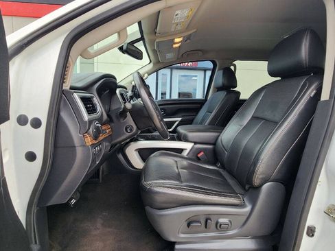 Used 2017 Nissan Titan SL w/ Chrome Package AWD/4WD image 11