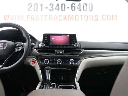 Used 2018 Honda Accord LX image 19