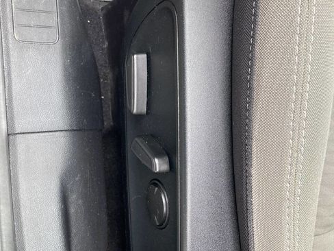 Used 2020 Ford Escape SE image 12