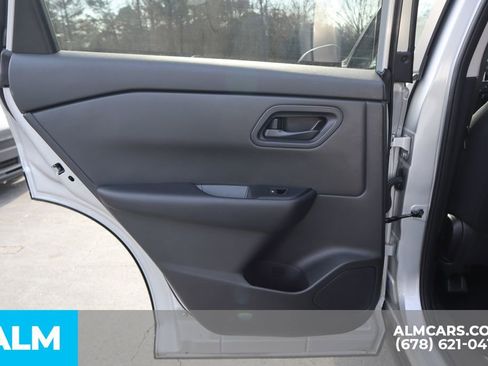 Used 2024 Nissan Rogue S image 18