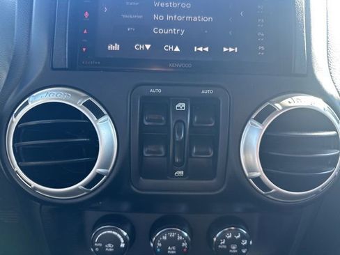 Used 2017 Jeep Wrangler Unlimited Sahara w/ Dual Top Group image 29