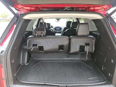 Used 2021 Chevrolet Traverse RS image 24