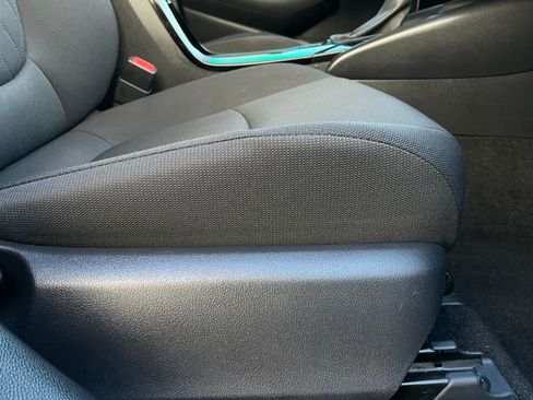 Used 2020 Toyota Corolla LE image 30