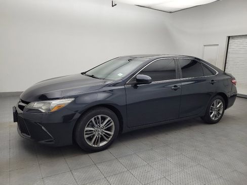 Used 2016 Toyota Camry SE w/ Moonroof Package FWD image 2