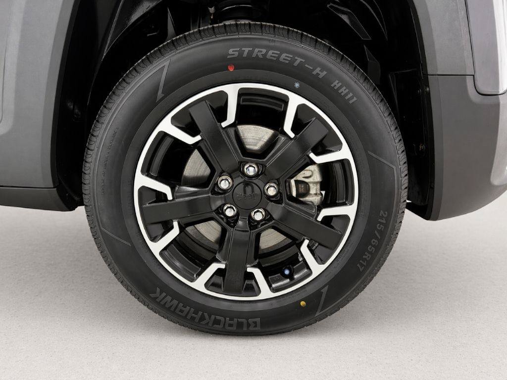 Used 2023 Jeep Renegade Latitude AWD/4WD image 29