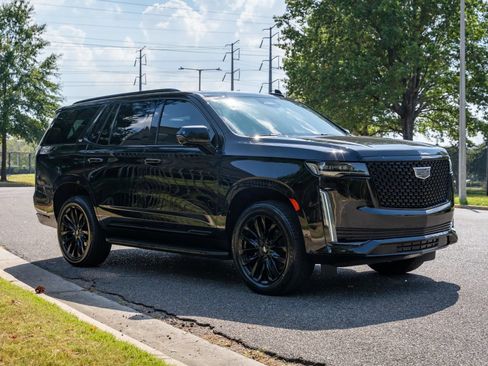 Used 2021 Cadillac Escalade Premium Luxury AWD/4WD image 4