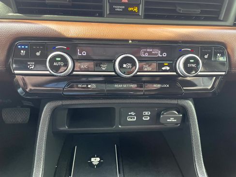 Used 2025 Honda Pilot Elite image 17