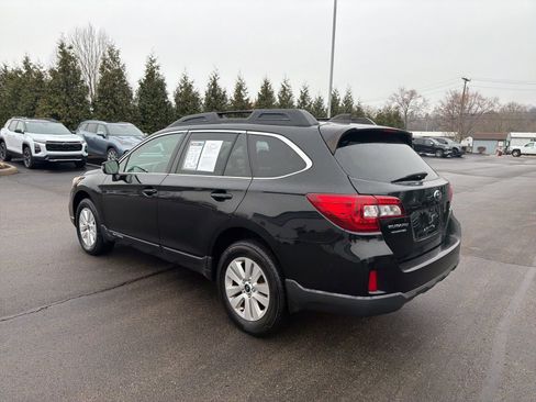 Used 2017 Subaru Outback 2.5i Premium image 3