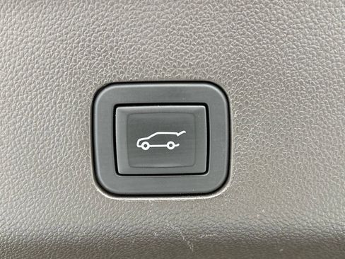 Used 2024 Chevrolet Suburban LT RWD image 29