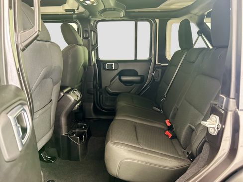 Used 2019 Jeep Wrangler Unlimited Sport AWD/4WD image 19