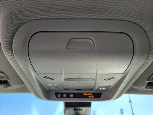 Used 2020 Chevrolet Equinox LT image 31