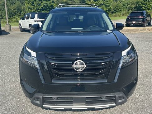 Used 2024 Nissan Pathfinder Platinum w/ Black Appearance Package image 8