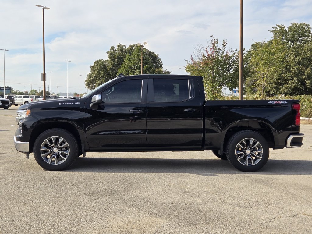 Used 2023 Chevrolet Silverado 1500 LT AWD/4WD image 4