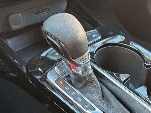 Used 2025 Chevrolet Trax LT w/ LT Convenience Package image 31