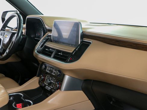 Used 2021 Chevrolet Tahoe Premier w/ Premium Package AWD/4WD image 31