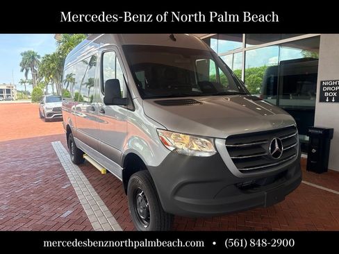 Used 2025 Mercedes-Benz Sprinter 2500 image 2