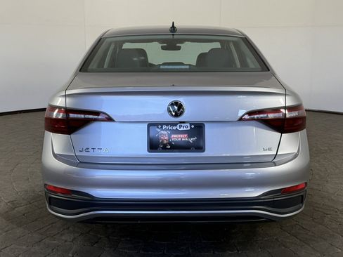 Used 2024 Volkswagen Jetta SE FWD image 6