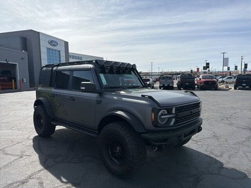 New 2025 Ford Bronco Badlands image 1