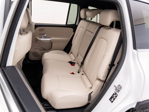 New 2025 Mercedes-Benz GLB 250 4MATIC image 16