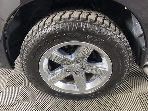 Used 2017 RAM 1500 Express AWD/4WD image 11