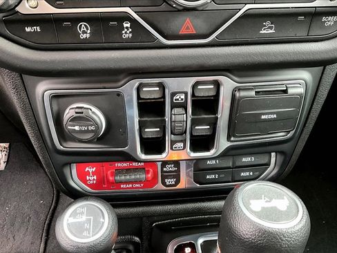 Certified 2025 Jeep Wrangler Unlimited Rubicon image 15