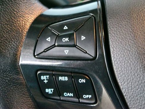 Used 2018 Ford Explorer XLT w/ XLT Technology Feature Bundle AWD/4WD image 16