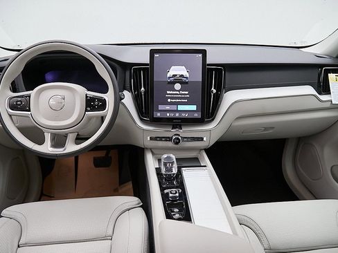 New 2026 Volvo XC60 B5 Ultra w/ Climate Package image 19