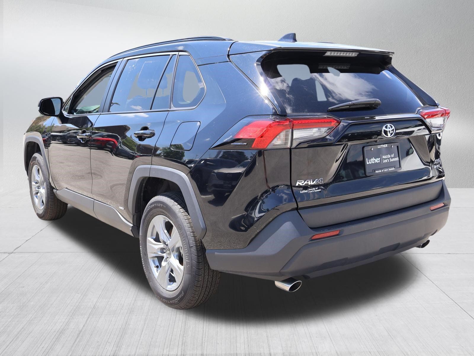 Used 2025 Toyota RAV4 XLE AWD/4WD image 5