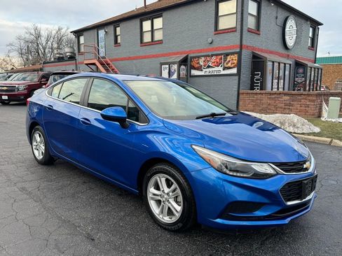 Used 2017 Chevrolet Cruze LT w/ Convenience Package image 5