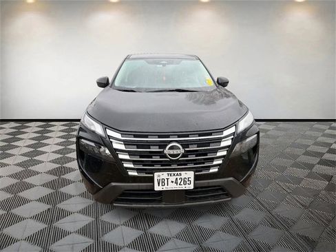 Used 2024 Nissan Rogue SV image 2