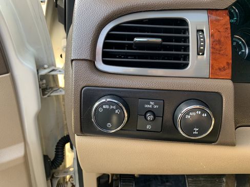 Used 2012 Chevrolet Avalanche LTZ image 12