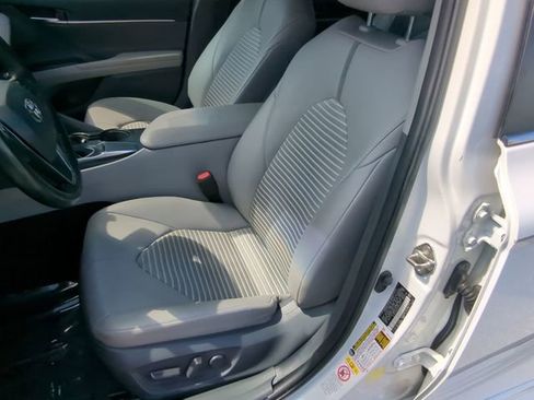 Used 2019 Toyota Camry SE FWD image 19