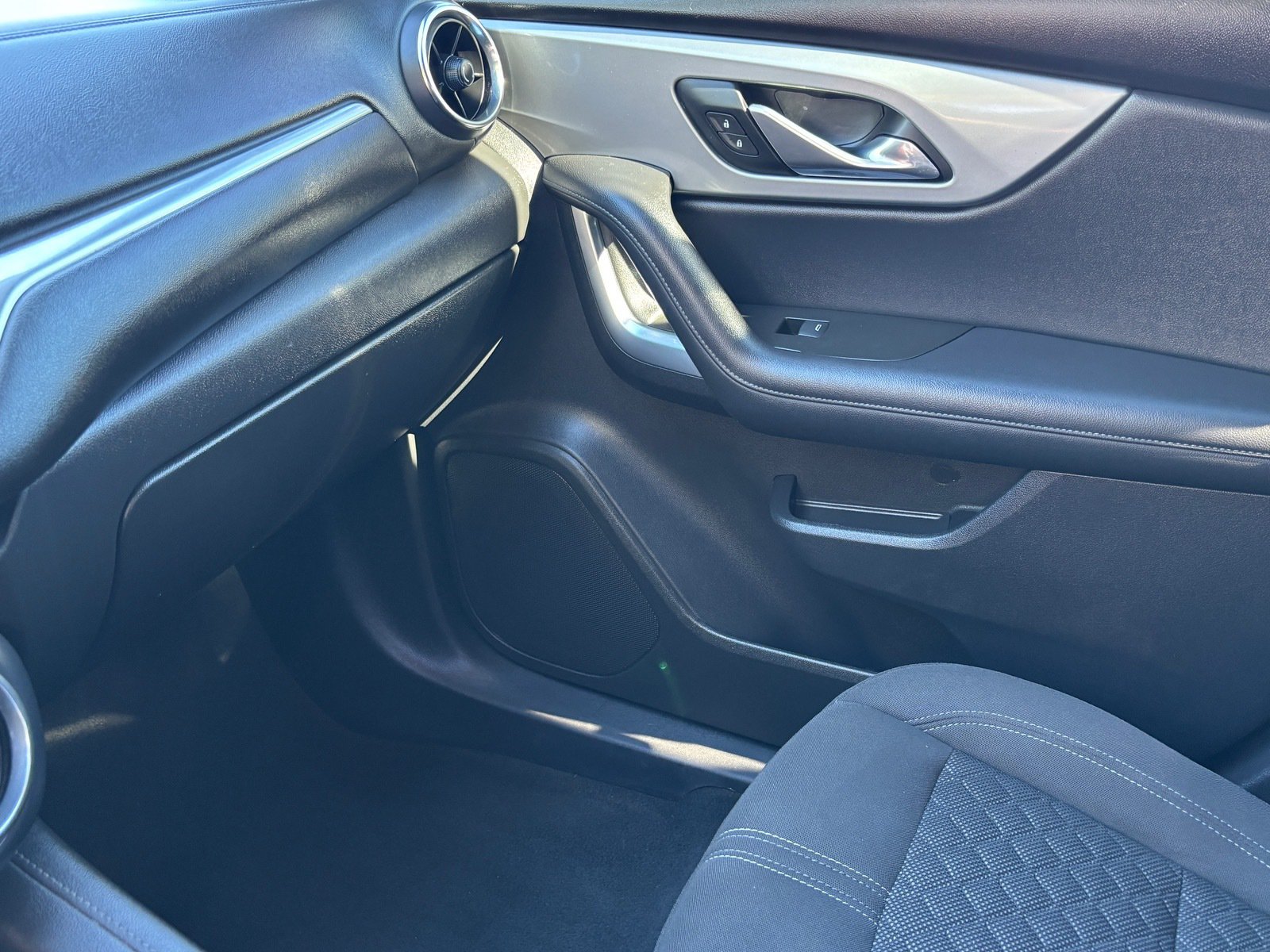 Used 2019 Chevrolet Blazer LT FWD image 19