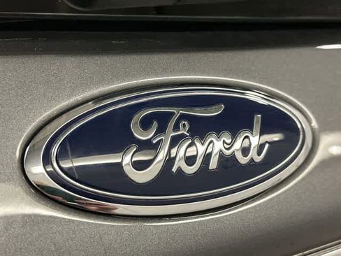 Used 2024 Ford Explorer XLT w/ Equipment Group 202A AWD/4WD image 18
